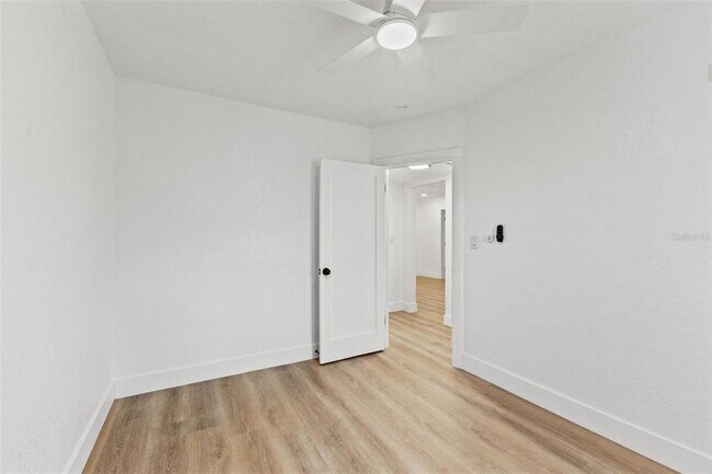 Photo - 2008 Oakwood Ave