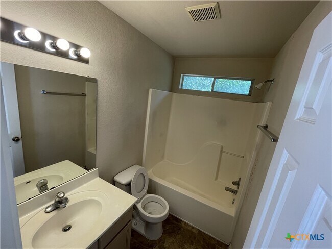 Photo - 933 Sagewood Trail