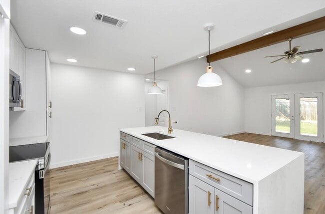 Photo - 1911 Long Barrel Ln