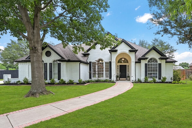 Building Photo - 711 Saratoga Dr