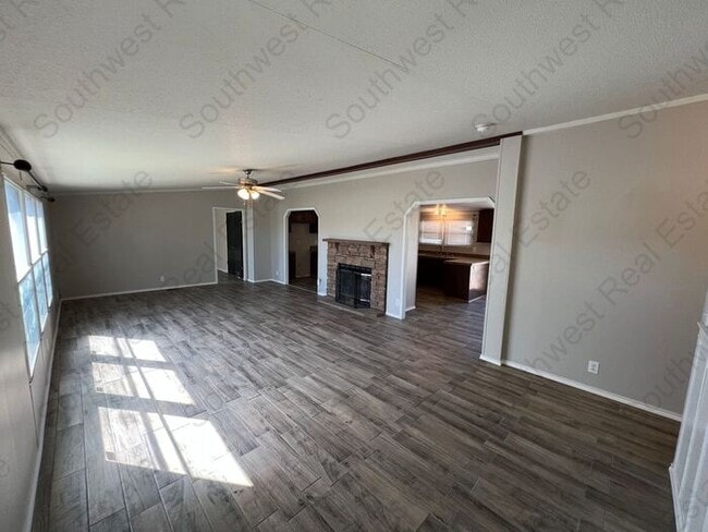 Photo - Spacious 3 bedrooms 2 baths home- Storage ...