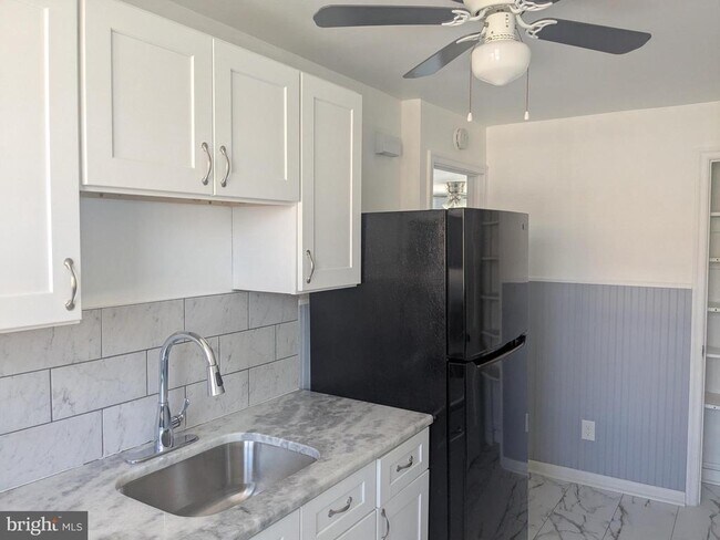 Photo - 1327 E Weaver St