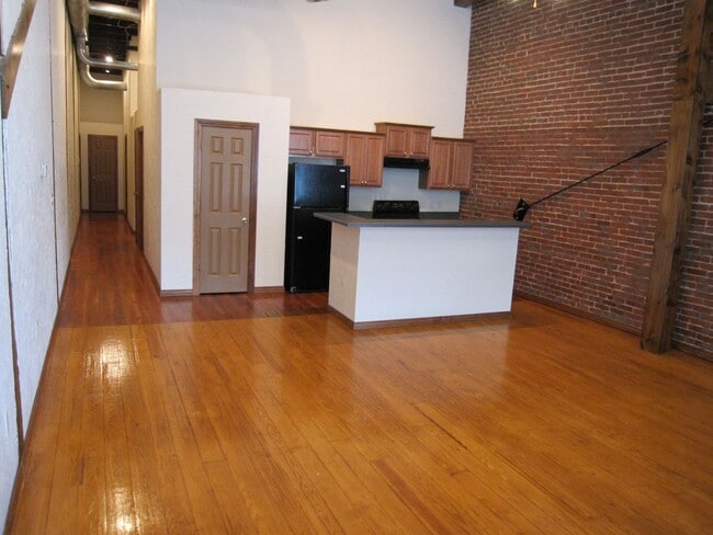 Building Photo - Stove Works Lofts 206 Unit SW 206