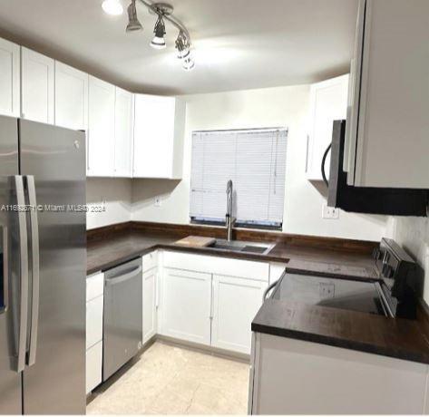 Photo - 330 188th St