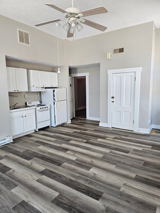 101 E Main St Unit A