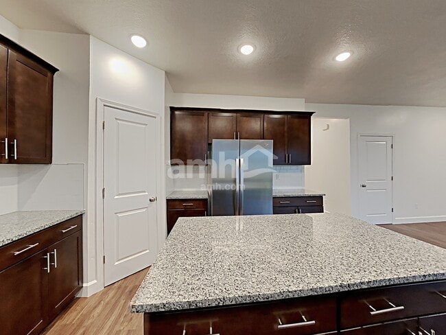 Photo - 1338 E White St