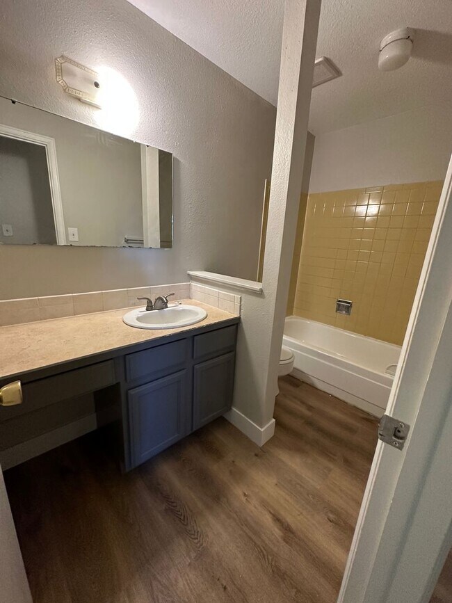 Photo - Laporte1850 (KC-LN) Unit A6