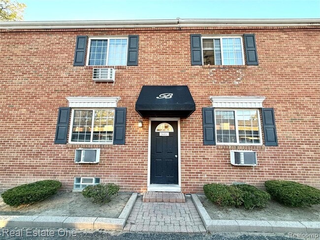 Photo - 2445 Torquay Ave Unit 209