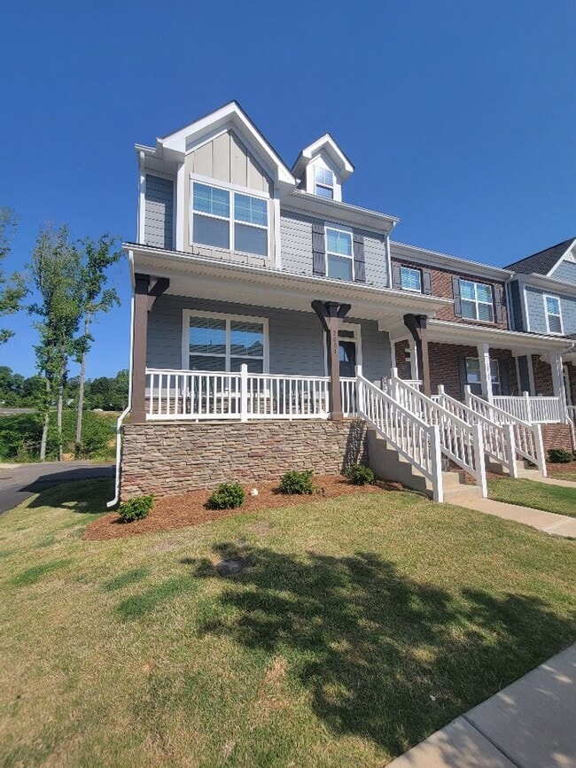 Building Photo - Incredible Townhome in Belmont!
