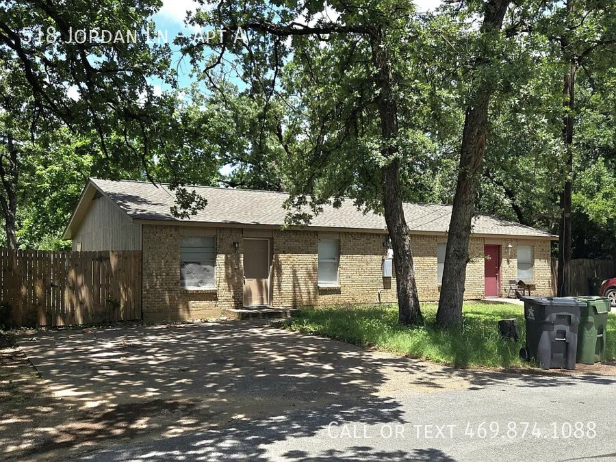 Photo - 518 Jordan Ln Townhome