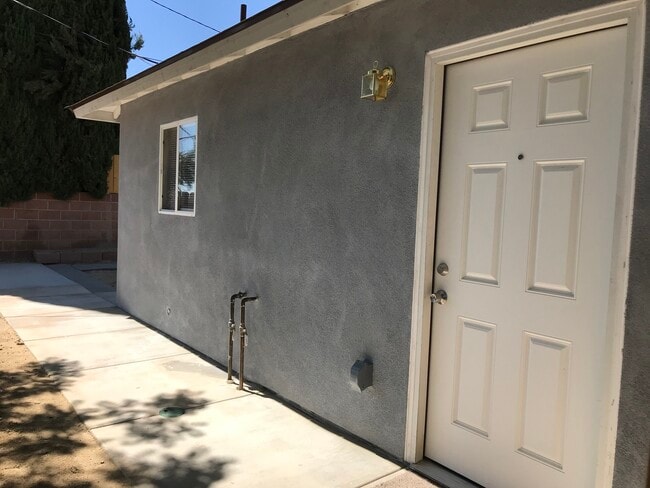 Out Side Entrance - 2709 Cardinal Ave Unit B