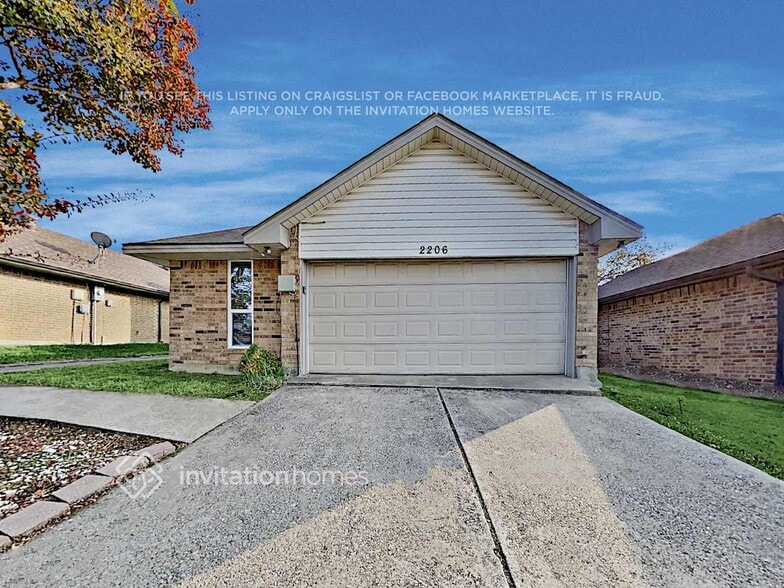 2206 Cedarcrest Dr