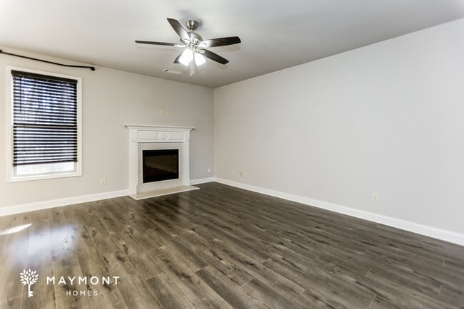 Photo - 271 Green Bridge Ct SE