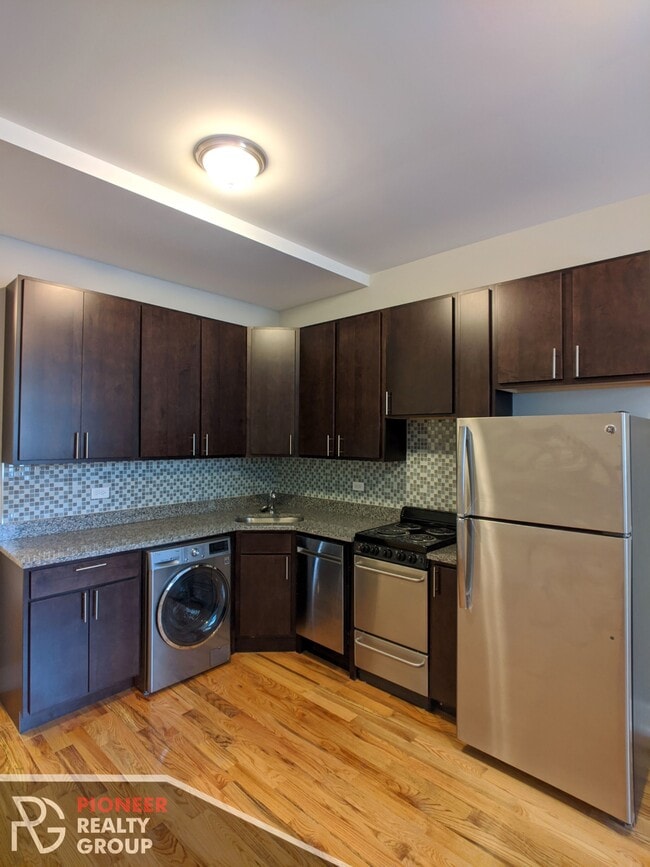 Building Photo - 2752 N Mildred Ave Unit 1 Rental