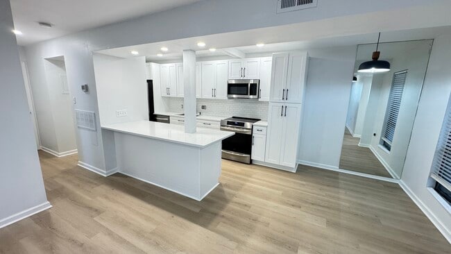 Building Photo - 5016 Sardis Rd Unit The Essex Loft