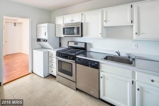 Kitchen - 3705 S George Mason Dr Unit 1412S