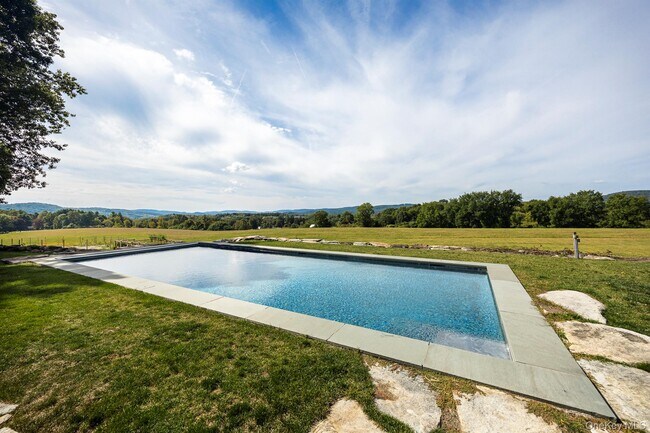 Photo - 121 Quaker Hill Rd