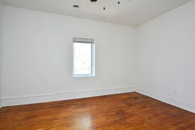 Photo - 2709 Bloomington Ave Unidad 2