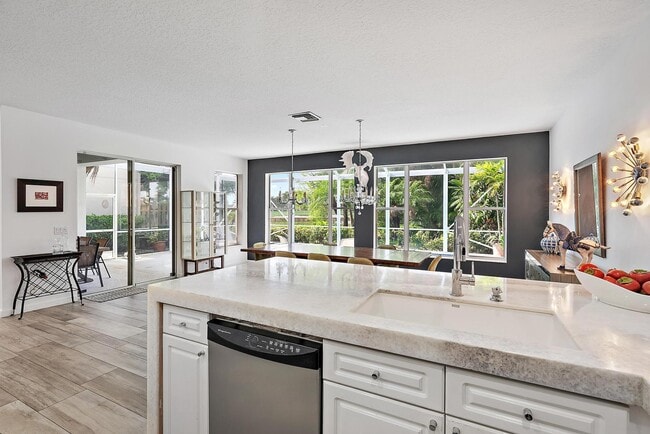 Photo - 8208 Heritage Club Dr