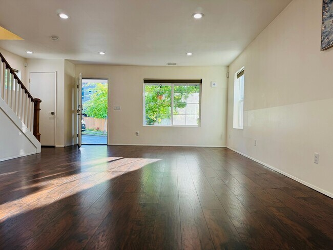 Photo - 9404 Templeton Ave SE