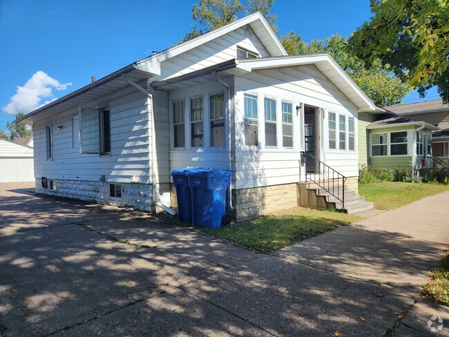 Building Photo - 374 W Mark St Rental