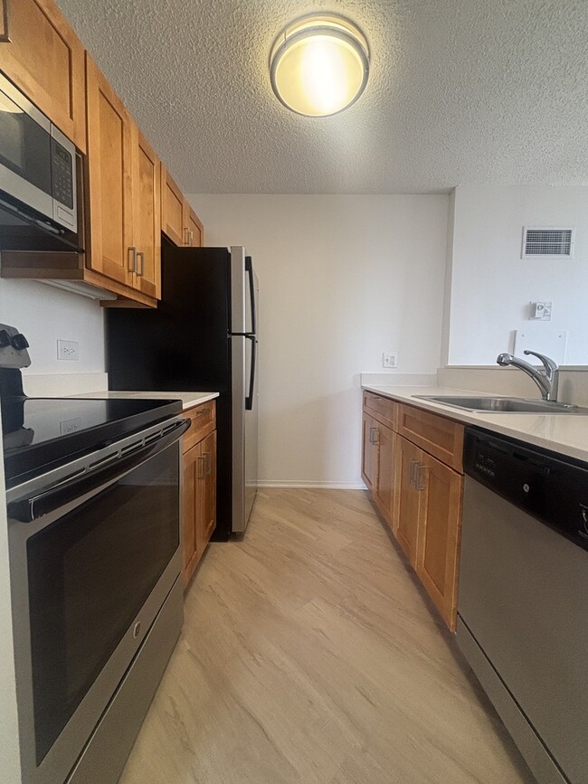 Photo - 745 N Dearborn St