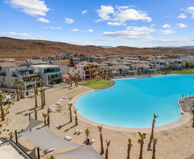 Photo - Stunning 3 Bedroom, 2.5 Bathroom in Beautiful Desert Color Community