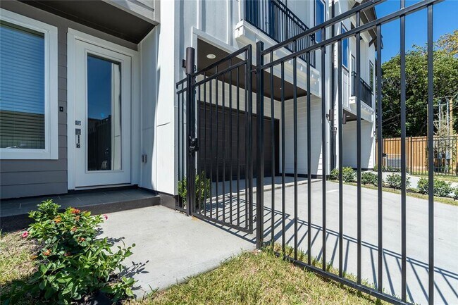 Photo - 3405 Terry St