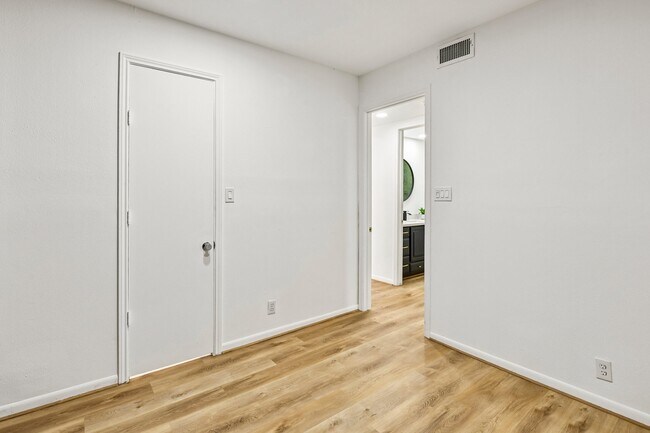 2829 Timmons Ln Unit 211