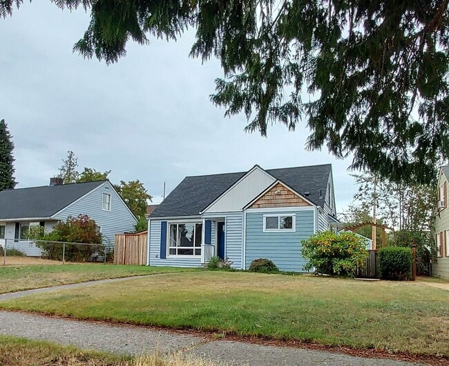 Building Photo - Your New North End Home Awaits!