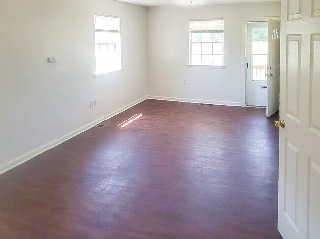 Photo - 2044 Whaleyville Blvd