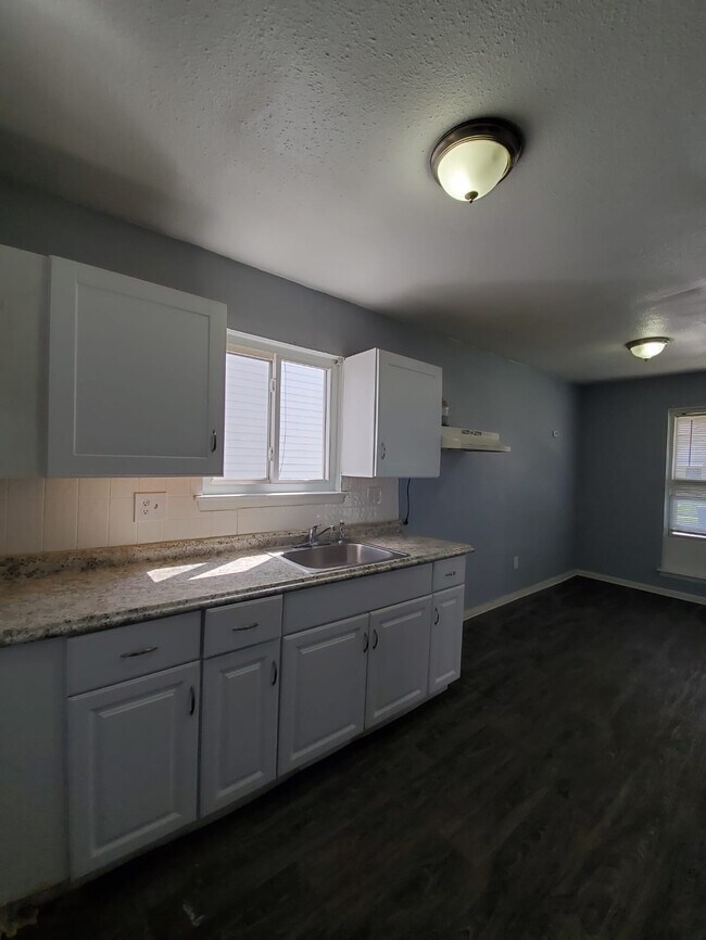 Photo - 18640 Dean Ave