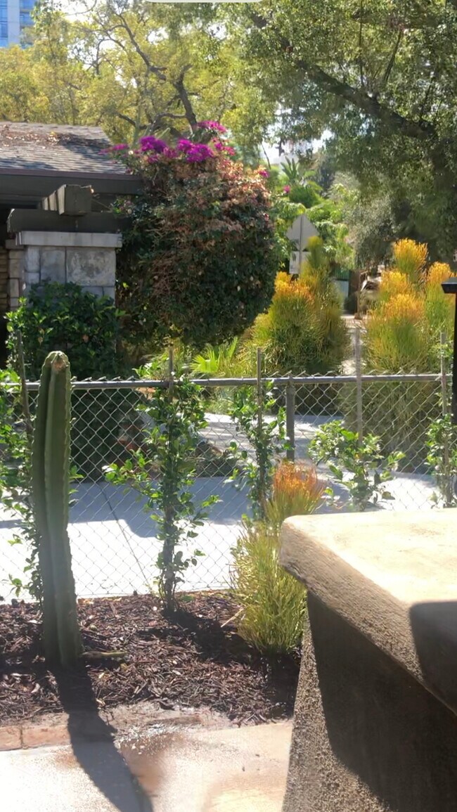 Photo - 6054 Selma Ave