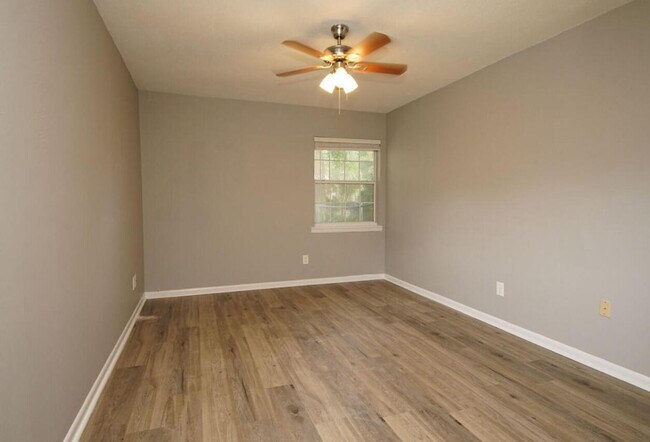 Photo - 315 Sudduth Cir NE