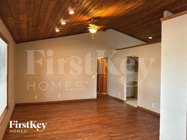 Photo - 878 Daffodil Dr