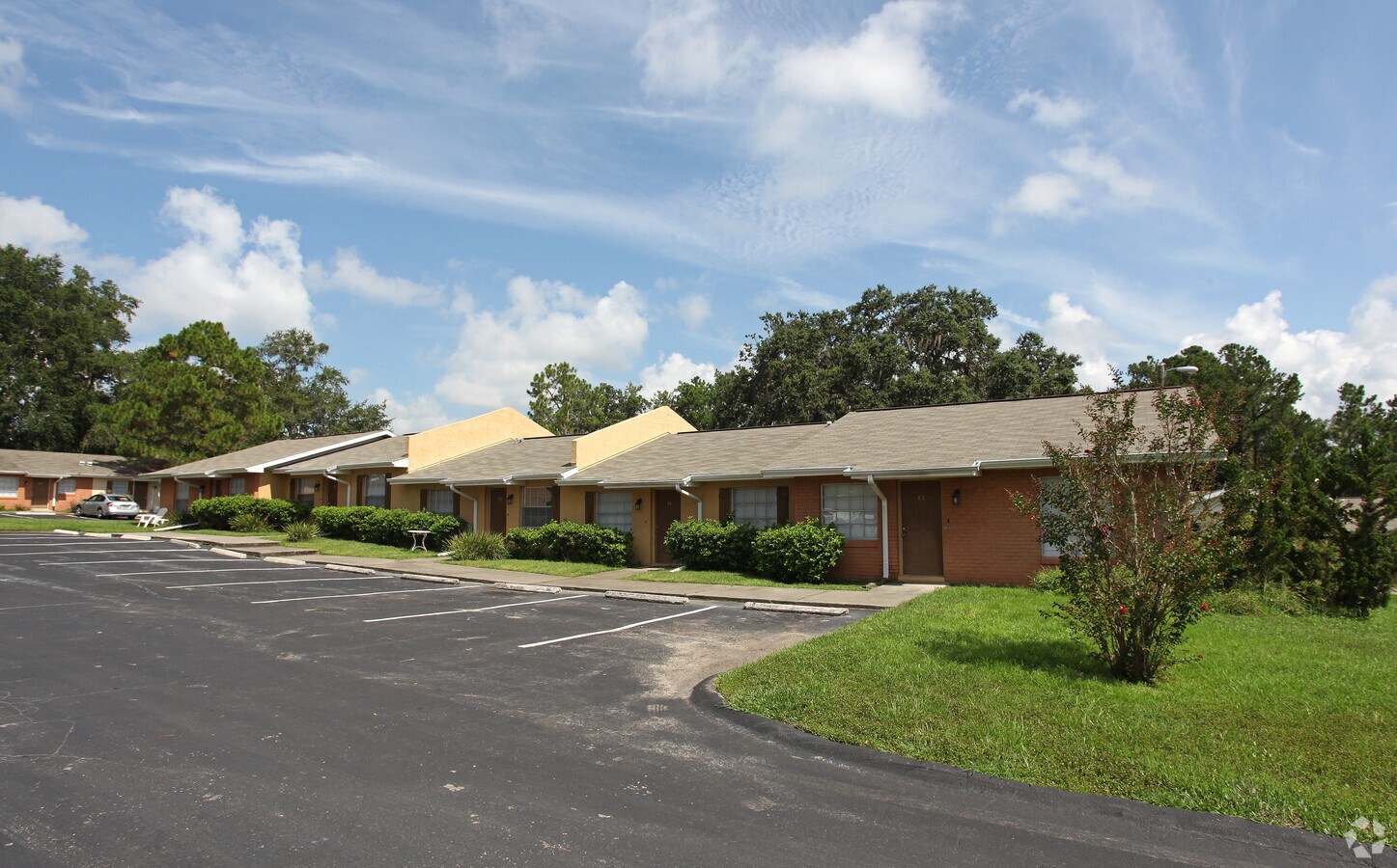 Primary Photo - Mainbrook Apartments