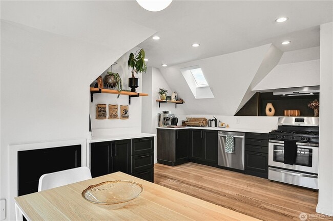 Photo - 1930 5th Ave W