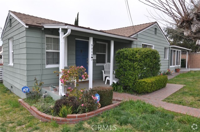 Building Photo - 9939 Haines Canyon Ave Rental