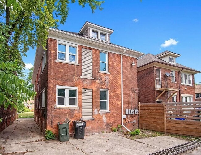 Photo - 2509 Gladstone St