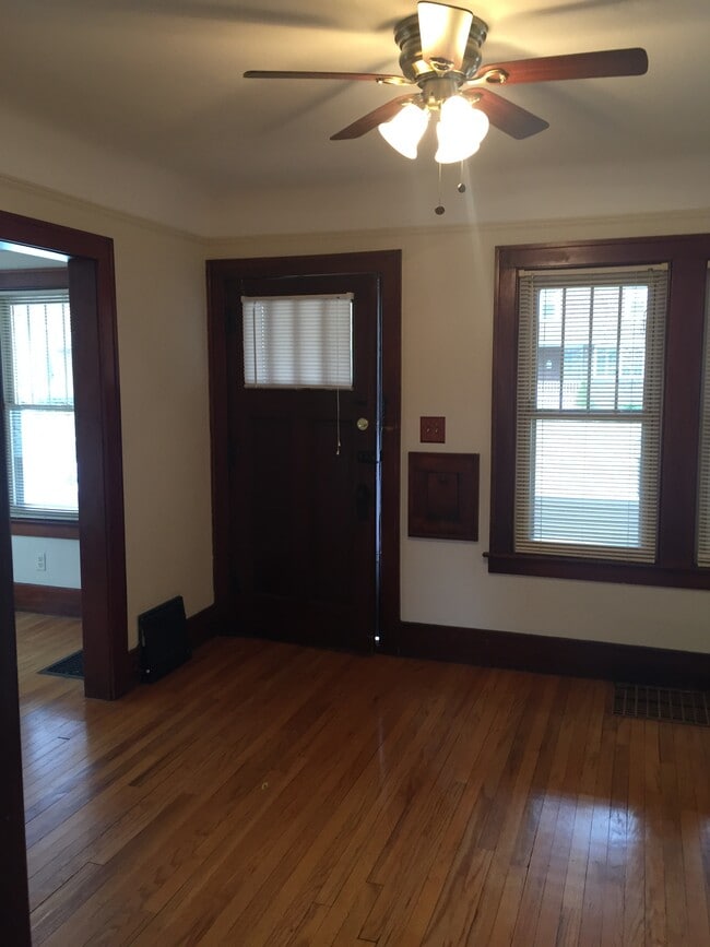Puerta principal - 310 Virginia Ave