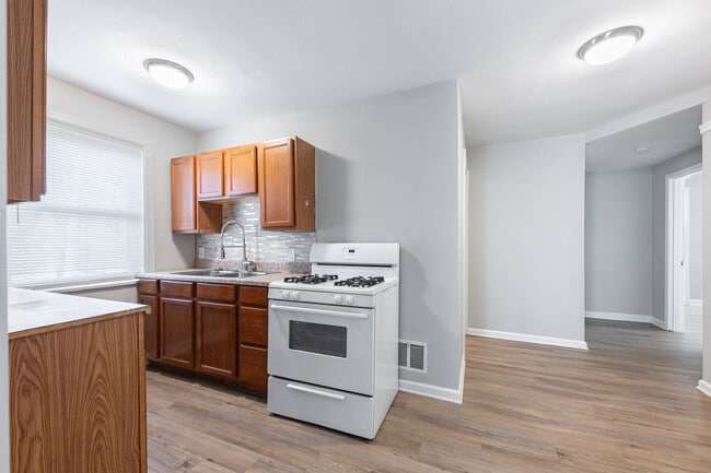 Photo - 219-237 E Xenia Dr