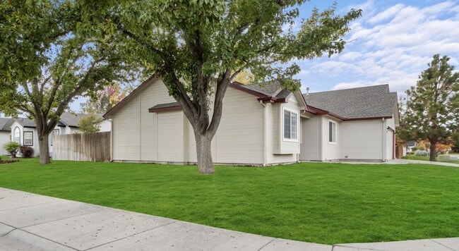 Photo - 1443 W Balboa St