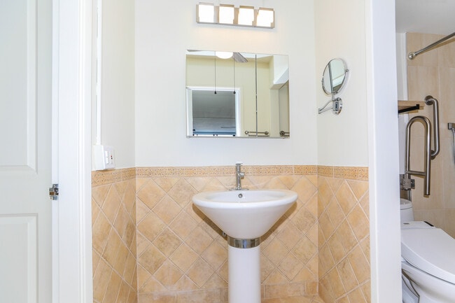 Photo - 2444 Hihiwai St