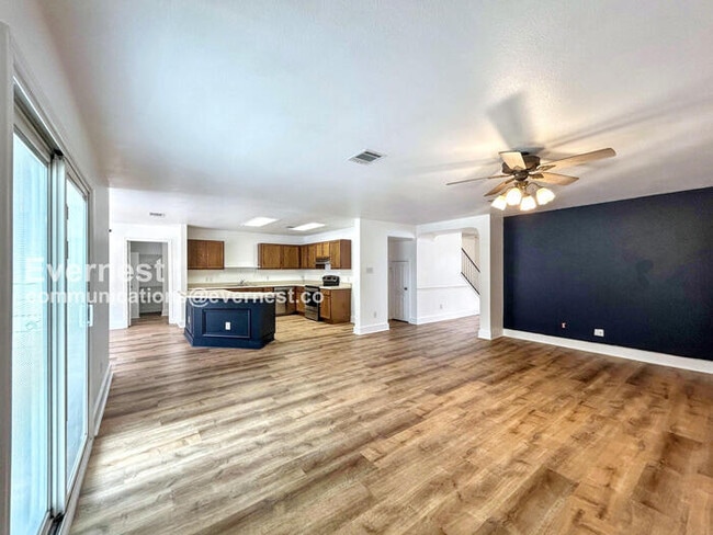 Photo - 1401 Balsam Way
