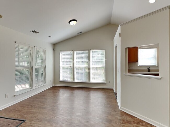 Photo - 7940 Ebony Road