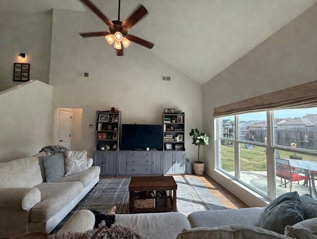 Photo - 176 Forsyth Ln