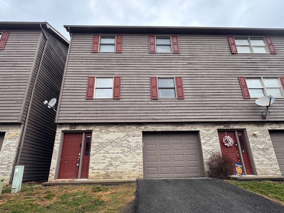3 Bedroom, 2.5 bath Close to WVUH/Med Center Area - Available June 4th, 2026 - 3 Bedroom, 2.5 bath Close to WVUH/Med Center Area - Available June 4th, 2026