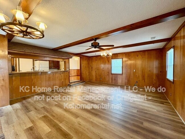 Photo - 7839 Robinson St