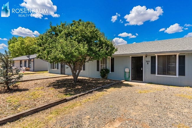 Building Photo - Cozy 2-bedrooms, 1-bath single-level duplex in Prescott Valley!
