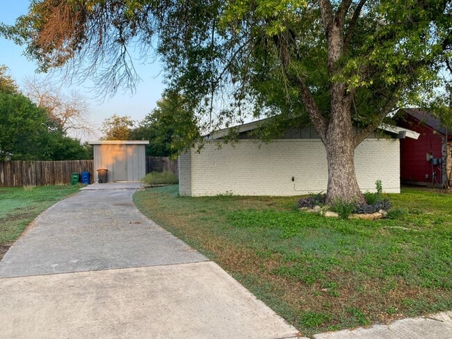 Photo - Adorable house on Large LOT 3 Bedroom 2 ba...